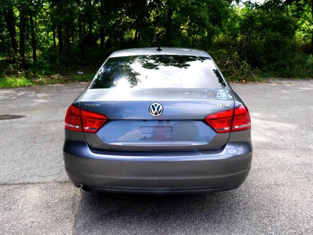 Серый Фольксваген Пассат, объемом двигателя 1.8 л и пробегом 77 тыс. км за 5300 $, фото 4 на Automoto.ua