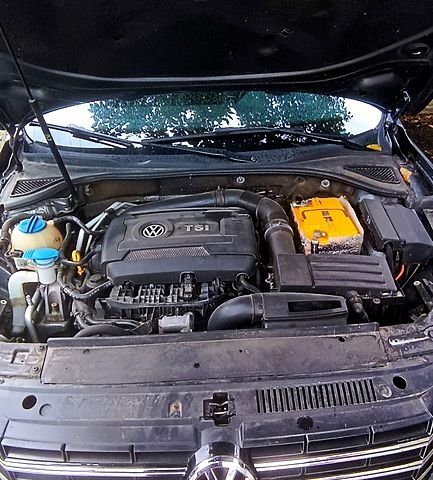 Серый Фольксваген Пассат, объемом двигателя 1.8 л и пробегом 114 тыс. км за 12000 $, фото 2 на Automoto.ua