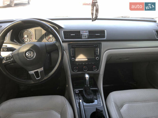 Фольксваген Пассат 2015 в Черкассах на Automoto.ua Серый Фольксваген Пассат, объемом двигателя 1.8 л и пробегом 232 тыс. км за 10700 $, фото 9 на Automoto.ua