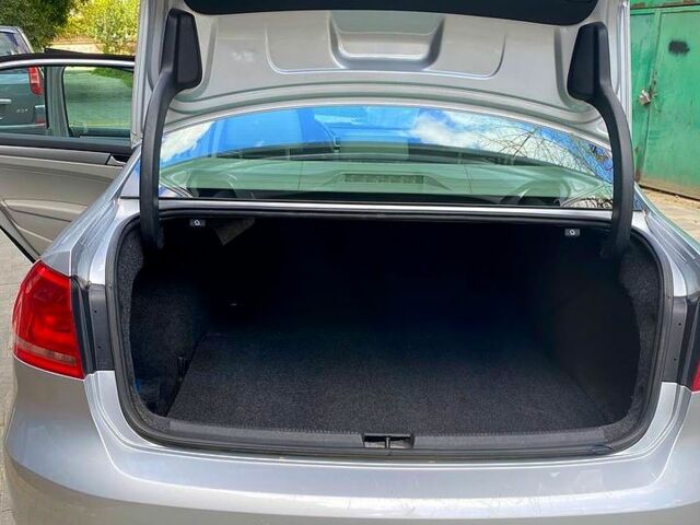 Сірий Фольксваген Пассат, об'ємом двигуна 1.8 л та пробігом 150 тис. км за 9600 $, фото 8 на Automoto.ua