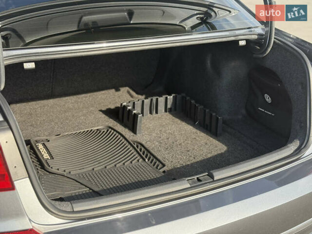 Серый Фольксваген Пассат, объемом двигателя 1.8 л и пробегом 136 тыс. км за 13500 $, фото 16 на Automoto.ua