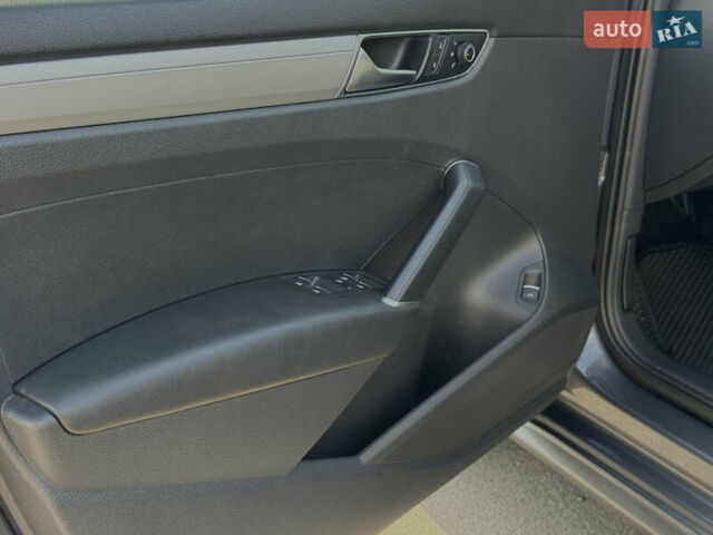 Серый Фольксваген Пассат, объемом двигателя 1.8 л и пробегом 136 тыс. км за 13500 $, фото 6 на Automoto.ua