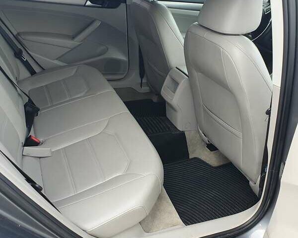 Серый Фольксваген Пассат, объемом двигателя 1.8 л и пробегом 180 тыс. км за 12000 $, фото 9 на Automoto.ua