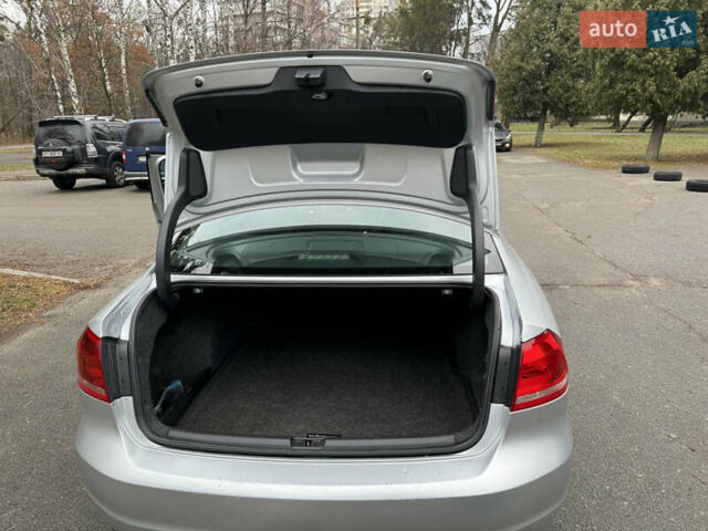 Сірий Фольксваген Пассат, об'ємом двигуна 1.8 л та пробігом 170 тис. км за 10000 $, фото 7 на Automoto.ua