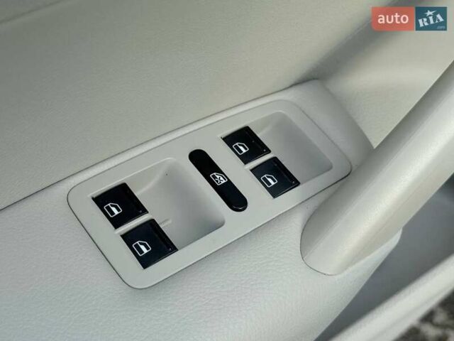 Сірий Фольксваген Пассат, об'ємом двигуна 1.8 л та пробігом 135 тис. км за 12000 $, фото 39 на Automoto.ua