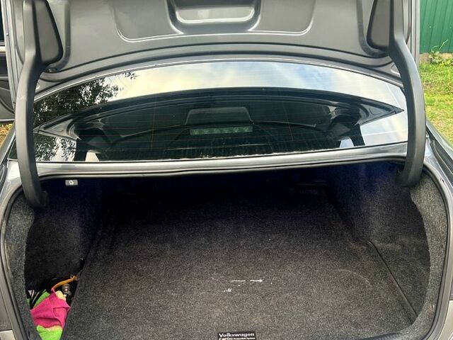 Серый Фольксваген Пассат, объемом двигателя 1.8 л и пробегом 186 тыс. км за 10000 $, фото 1 на Automoto.ua