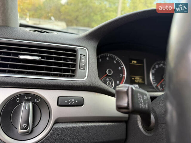 Сірий Фольксваген Пассат, об'ємом двигуна 1.8 л та пробігом 250 тис. км за 8999 $, фото 19 на Automoto.ua