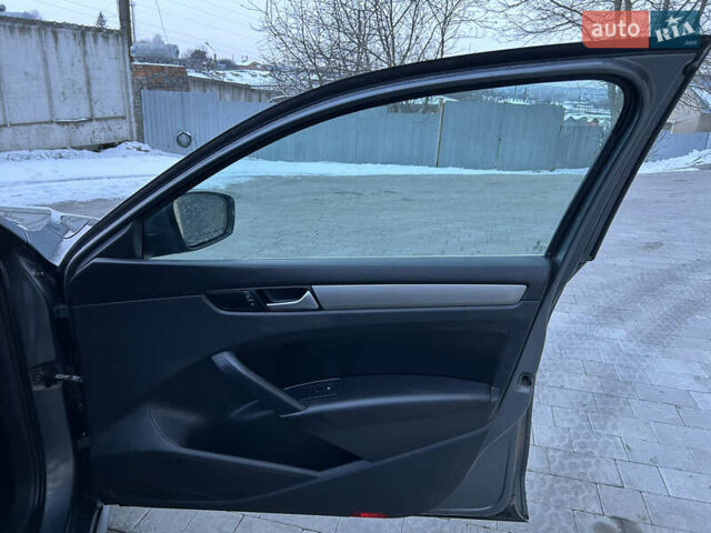 Серый Фольксваген Пассат, объемом двигателя 1.8 л и пробегом 131 тыс. км за 10800 $, фото 12 на Automoto.ua