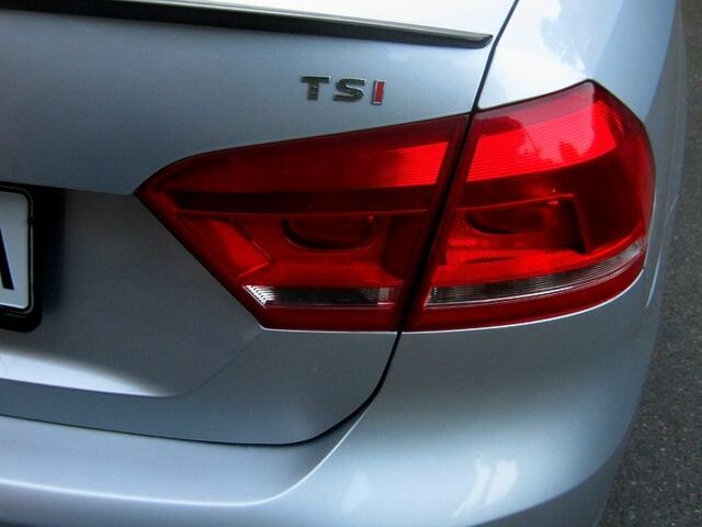 Серый Фольксваген Пассат, объемом двигателя 1.8 л и пробегом 230 тыс. км за 8850 $, фото 2 на Automoto.ua