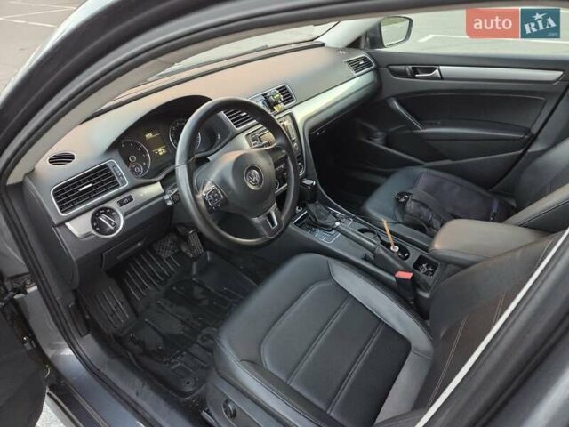 Серый Фольксваген Пассат, объемом двигателя 1.8 л и пробегом 285 тыс. км за 8500 $, фото 3 на Automoto.ua