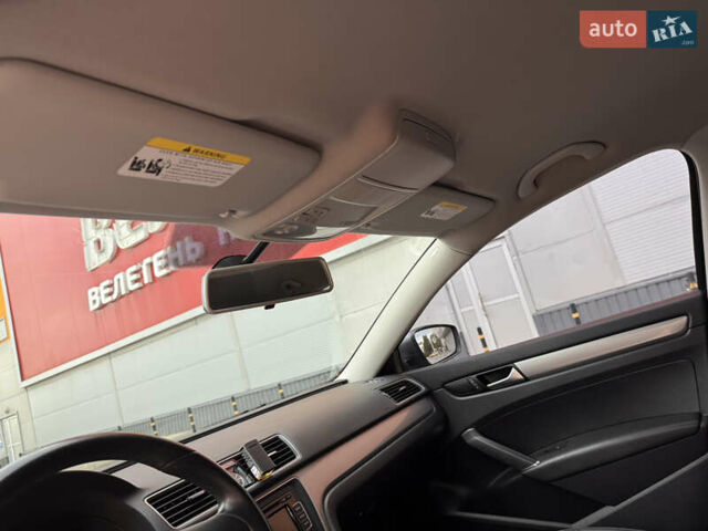 Сірий Фольксваген Пассат, об'ємом двигуна 1.8 л та пробігом 172 тис. км за 11000 $, фото 16 на Automoto.ua
