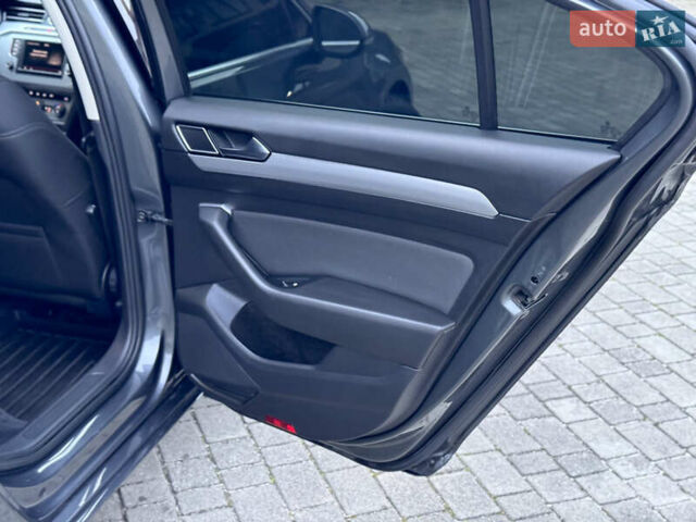 Серый Фольксваген Пассат, объемом двигателя 2 л и пробегом 264 тыс. км за 15850 $, фото 16 на Automoto.ua