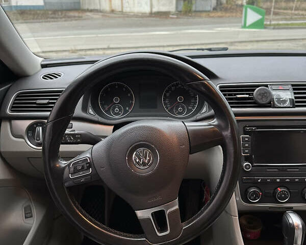 Серый Фольксваген Пассат, объемом двигателя 1.8 л и пробегом 184 тыс. км за 8800 $, фото 12 на Automoto.ua