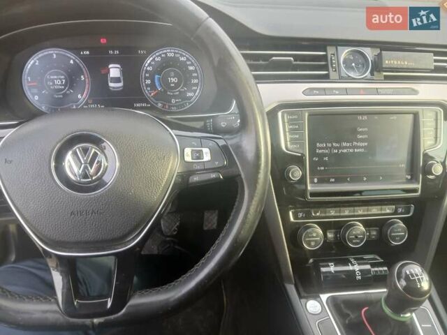 Серый Фольксваген Пассат, объемом двигателя 1.97 л и пробегом 320 тыс. км за 15000 $, фото 5 на Automoto.ua