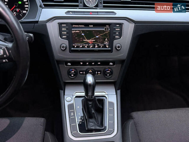 Серый Фольксваген Пассат, объемом двигателя 2 л и пробегом 264 тыс. км за 15850 $, фото 32 на Automoto.ua