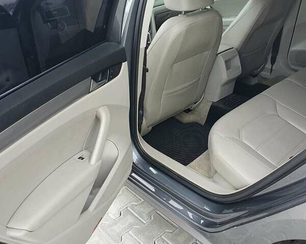 Серый Фольксваген Пассат, объемом двигателя 1.8 л и пробегом 180 тыс. км за 12000 $, фото 10 на Automoto.ua