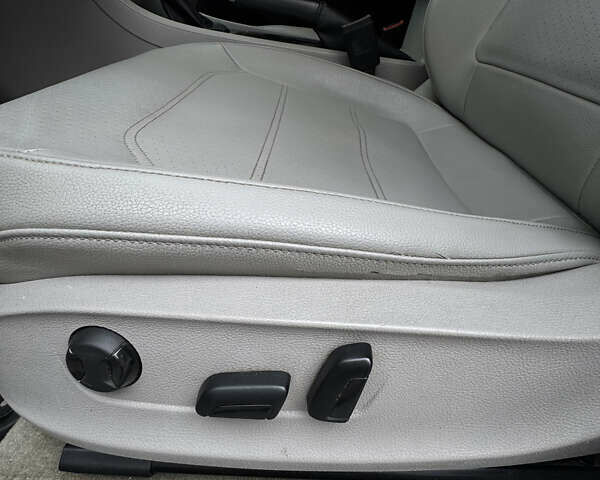 Серый Фольксваген Пассат, объемом двигателя 1.8 л и пробегом 225 тыс. км за 12000 $, фото 6 на Automoto.ua