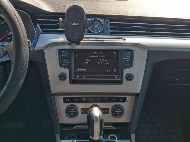 Серый Фольксваген Пассат, объемом двигателя 2.4 л и пробегом 96 тыс. км за 17440 $, фото 16 на Automoto.ua