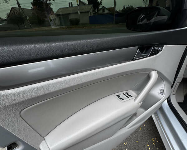 Серый Фольксваген Пассат, объемом двигателя 1.8 л и пробегом 225 тыс. км за 12000 $, фото 16 на Automoto.ua