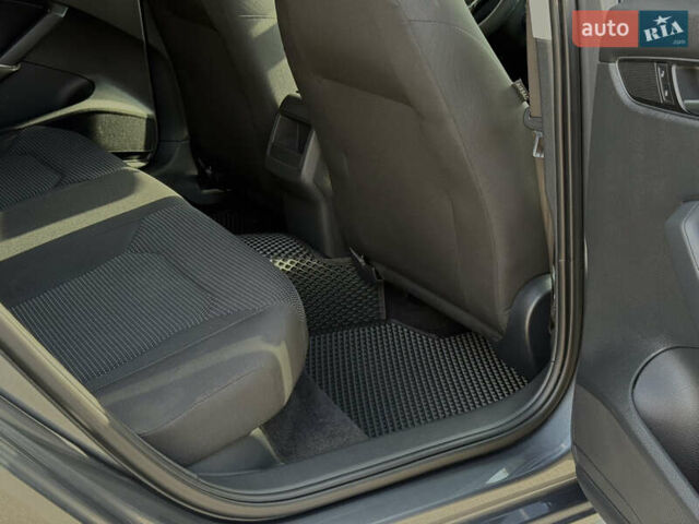 Серый Фольксваген Пассат, объемом двигателя 1.8 л и пробегом 136 тыс. км за 13500 $, фото 10 на Automoto.ua