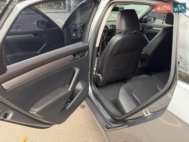 Сірий Фольксваген Пассат, об'ємом двигуна 1.8 л та пробігом 172 тис. км за 11000 $, фото 17 на Automoto.ua