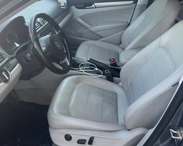 Сірий Фольксваген Пассат, об'ємом двигуна 1.8 л та пробігом 144 тис. км за 11600 $, фото 5 на Automoto.ua