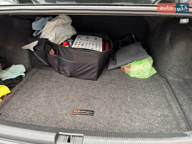 Сірий Фольксваген Пассат, об'ємом двигуна 1.8 л та пробігом 172 тис. км за 11000 $, фото 19 на Automoto.ua
