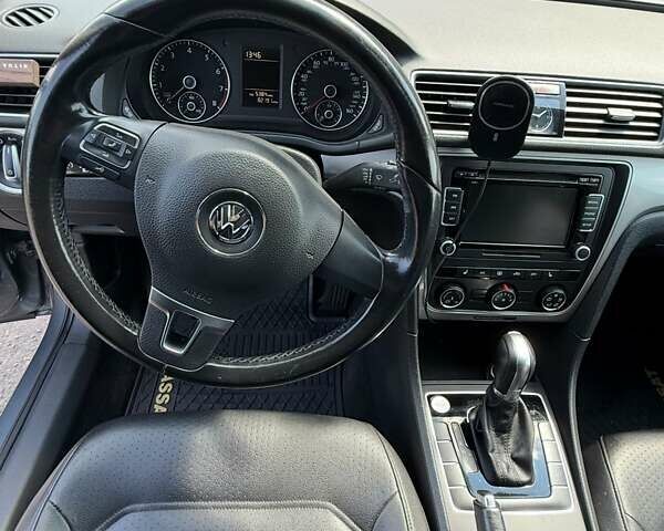 Серый Фольксваген Пассат, объемом двигателя 1.8 л и пробегом 134 тыс. км за 10000 $, фото 10 на Automoto.ua