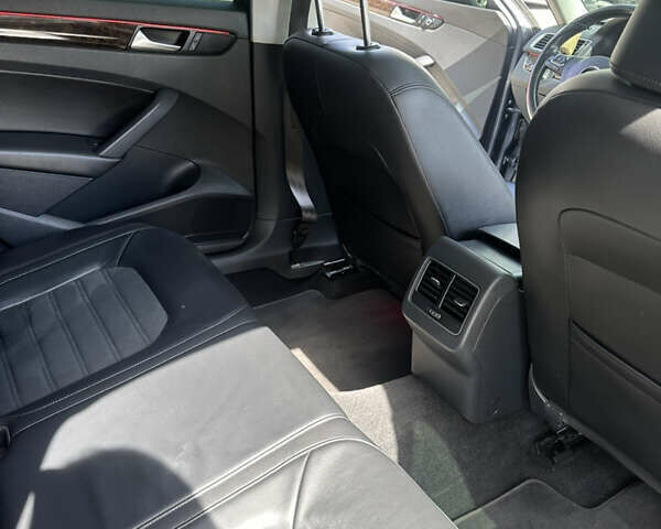 Серый Фольксваген Пассат, объемом двигателя 3.6 л и пробегом 204 тыс. км за 12500 $, фото 16 на Automoto.ua