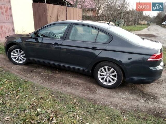 Серый Фольксваген Пассат, объемом двигателя 1.97 л и пробегом 256 тыс. км за 13500 $, фото 1 на Automoto.ua