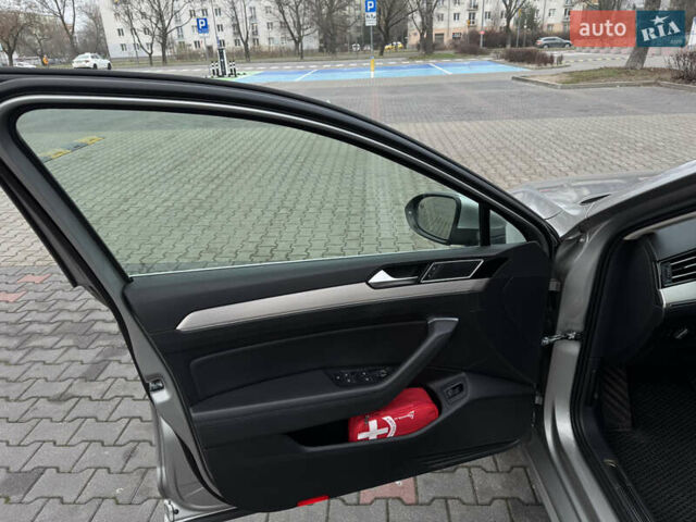 Серый Фольксваген Пассат, объемом двигателя 1.8 л и пробегом 175 тыс. км за 16300 $, фото 10 на Automoto.ua