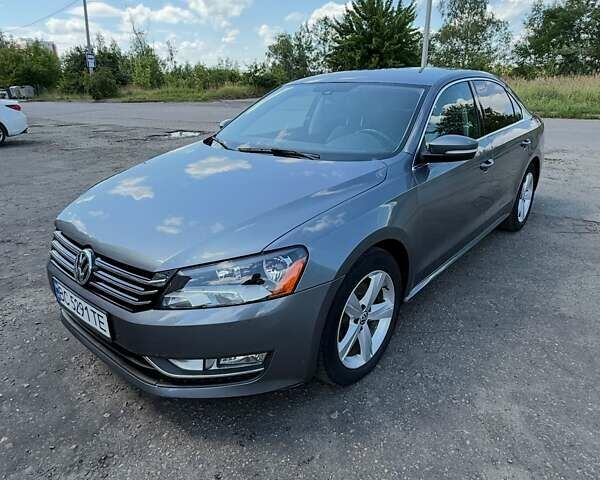 Серый Фольксваген Пассат, объемом двигателя 1.8 л и пробегом 134 тыс. км за 10000 $, фото 2 на Automoto.ua