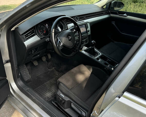 Серый Фольксваген Пассат, объемом двигателя 2 л и пробегом 260 тыс. км за 15500 $, фото 7 на Automoto.ua