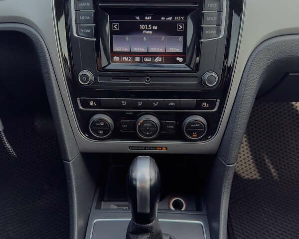 Серый Фольксваген Пассат, объемом двигателя 1.8 л и пробегом 136 тыс. км за 13500 $, фото 14 на Automoto.ua