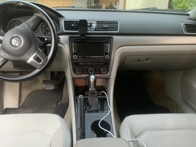 Серый Фольксваген Пассат, объемом двигателя 1.8 л и пробегом 197 тыс. км за 9950 $, фото 6 на Automoto.ua