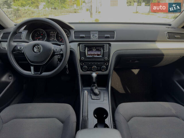 Серый Фольксваген Пассат, объемом двигателя 1.8 л и пробегом 136 тыс. км за 13500 $, фото 13 на Automoto.ua