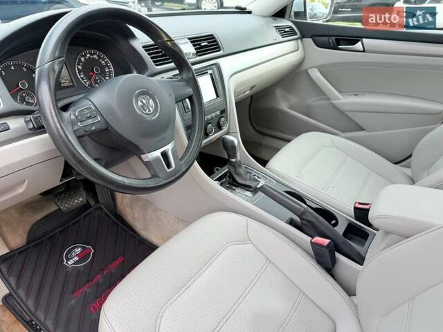 Сірий Фольксваген Пассат, об'ємом двигуна 1.8 л та пробігом 135 тис. км за 12000 $, фото 23 на Automoto.ua