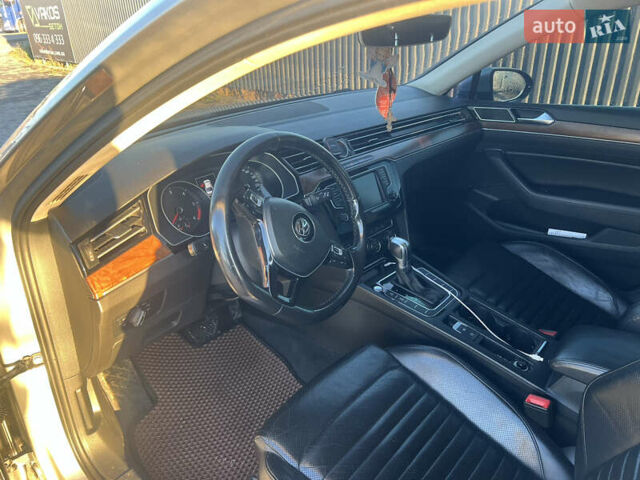 Сірий Фольксваген Пассат, об'ємом двигуна 2 л та пробігом 304 тис. км за 15300 $, фото 12 на Automoto.ua
