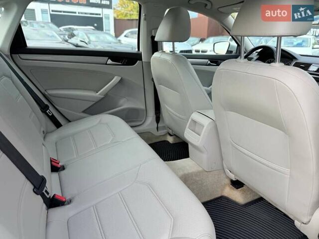 Сірий Фольксваген Пассат, об'ємом двигуна 1.8 л та пробігом 135 тис. км за 12000 $, фото 18 на Automoto.ua