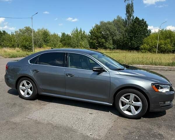 Серый Фольксваген Пассат, объемом двигателя 1.8 л и пробегом 134 тыс. км за 10000 $, фото 3 на Automoto.ua