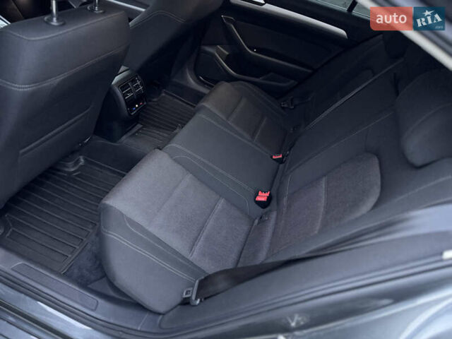Серый Фольксваген Пассат, объемом двигателя 2 л и пробегом 264 тыс. км за 15850 $, фото 25 на Automoto.ua