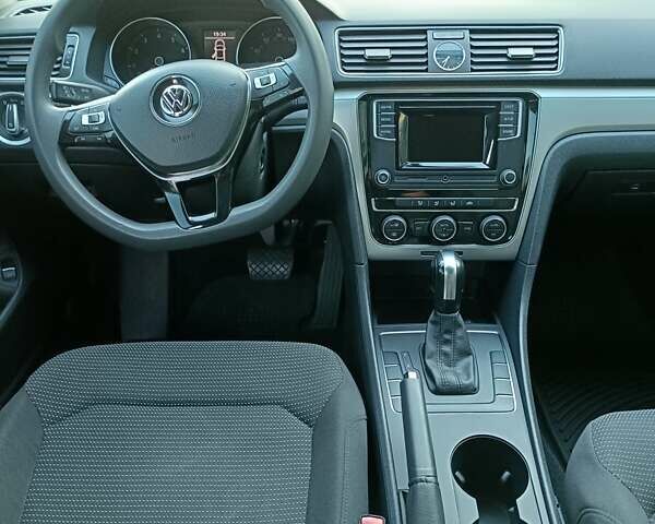 Фольксваген Пассат 2015 в Житомире на Automoto.ua Серый Фольксваген Пассат, объемом двигателя 1.8 л и пробегом 185 тыс. км за 11500 $, фото 24 на Automoto.ua