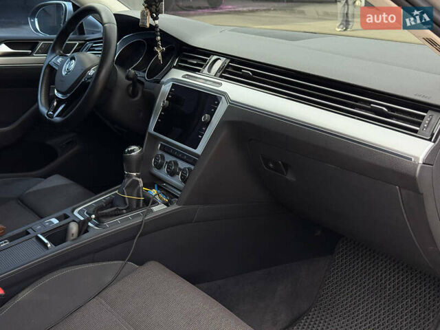 Серый Фольксваген Пассат, объемом двигателя 1.97 л и пробегом 297 тыс. км за 14800 $, фото 6 на Automoto.ua