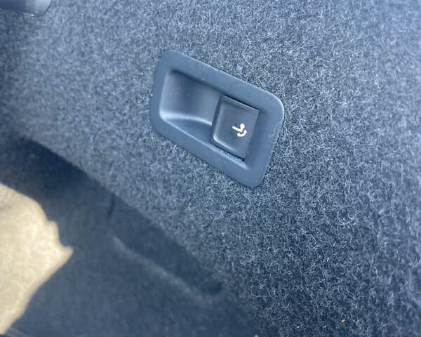 Серый Фольксваген Пассат, объемом двигателя 1.97 л и пробегом 190 тыс. км за 18700 $, фото 17 на Automoto.ua