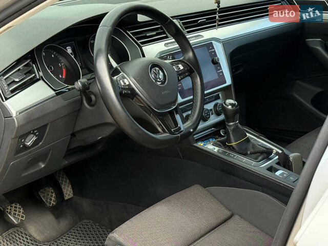 Серый Фольксваген Пассат, объемом двигателя 1.97 л и пробегом 297 тыс. км за 14800 $, фото 8 на Automoto.ua