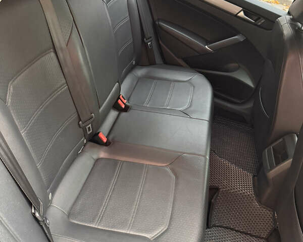 Сірий Фольксваген Пассат, об'ємом двигуна 1.8 л та пробігом 172 тис. км за 11000 $, фото 8 на Automoto.ua