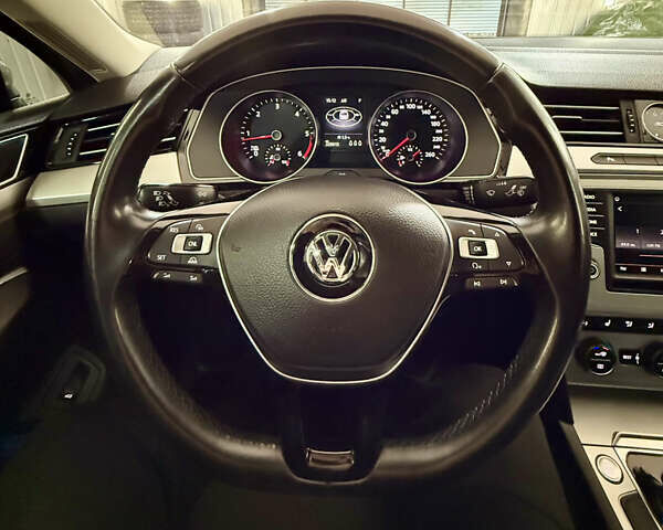 Серый Фольксваген Пассат, объемом двигателя 1.97 л и пробегом 225 тыс. км за 16800 $, фото 1 на Automoto.ua