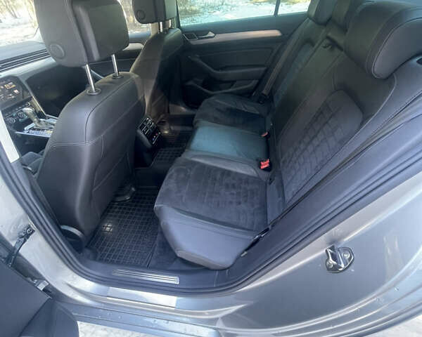 Серый Фольксваген Пассат, объемом двигателя 1.97 л и пробегом 190 тыс. км за 18700 $, фото 34 на Automoto.ua