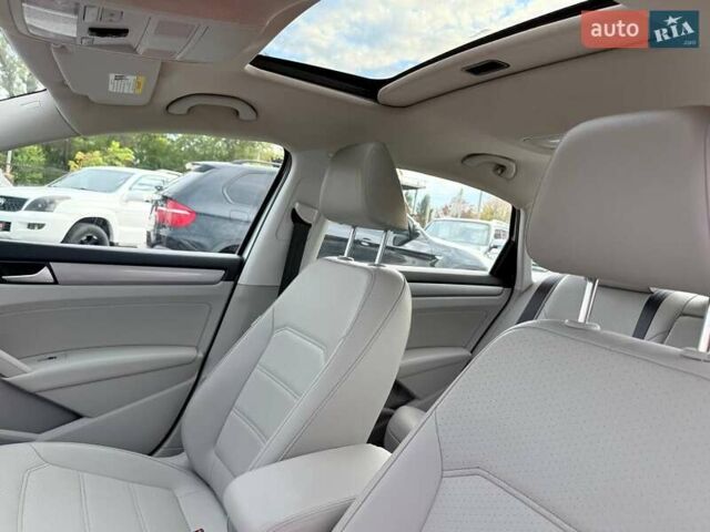 Сірий Фольксваген Пассат, об'ємом двигуна 1.8 л та пробігом 135 тис. км за 12000 $, фото 14 на Automoto.ua