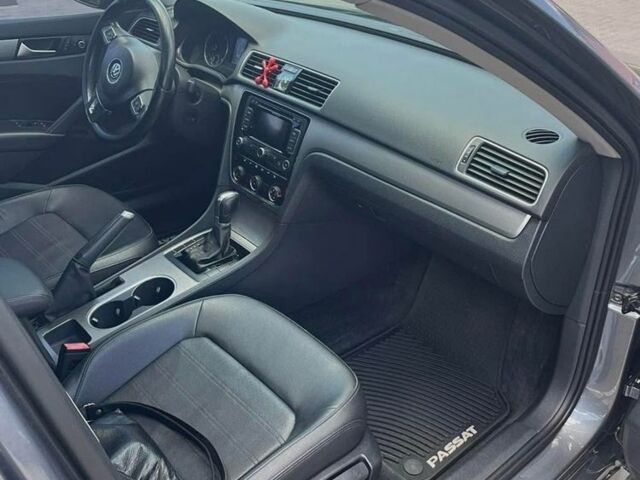 Сірий Фольксваген Пассат, об'ємом двигуна 1.8 л та пробігом 191 тис. км за 12000 $, фото 3 на Automoto.ua